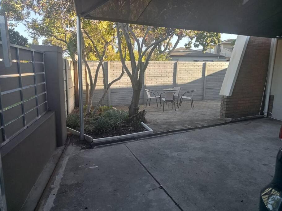 Apartment Two Bedroom Flatlet In Panorama Kapstadt